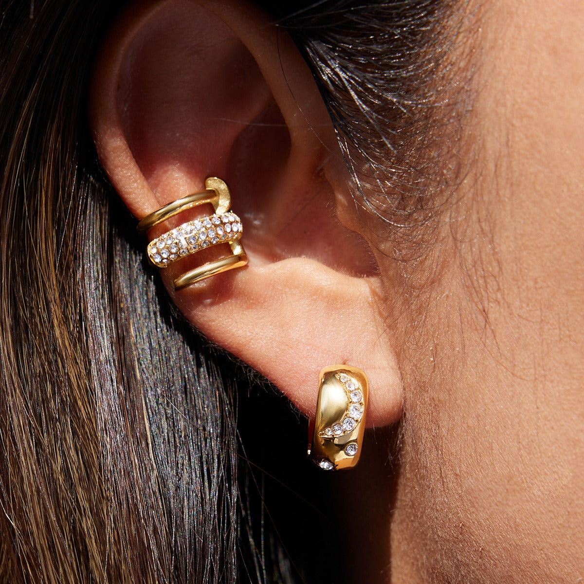 18K gold earrings inlaid with cubic zirconia, in a nail design. Vera Lux