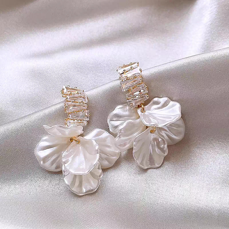 Fashion Bell Golden Ear Buckle Female Vera Lux