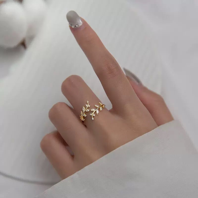 Fashion Minimalist Leaf Ring, INS Trend, Adjustable Open Band, Elegant High-End Index Finger Ring Vera Lux