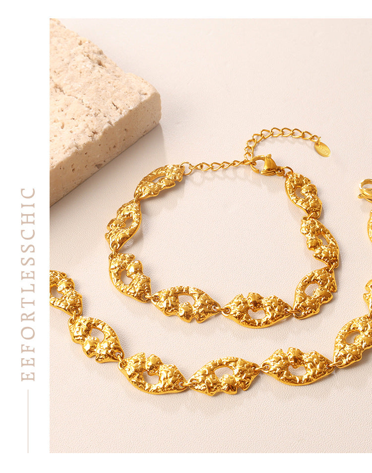 Gold Texture Hollowed-out Hand Accessory With Retro Texture, Niche Design, With Tiny Diamond Inlays, Adjustable Bracelet Vera Lux