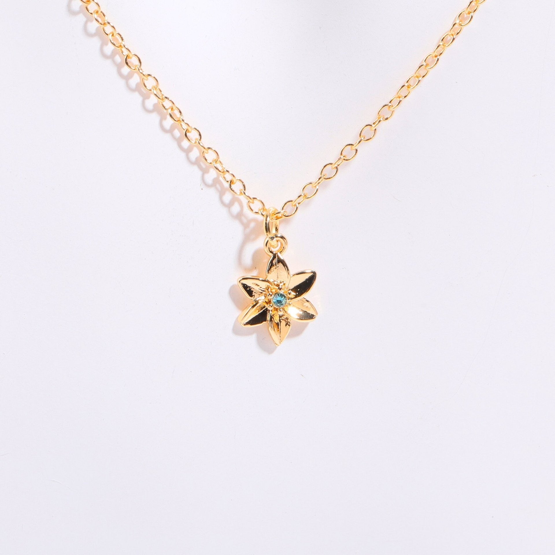 18 Gold December Birth Flower Bracelet Vera Lux