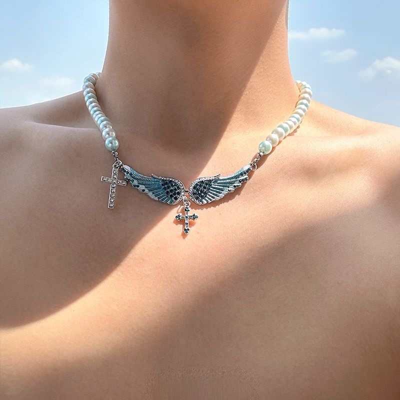 Mens And Womens Sophisticated Cross American-Style Versatile Necklace Vera Lux