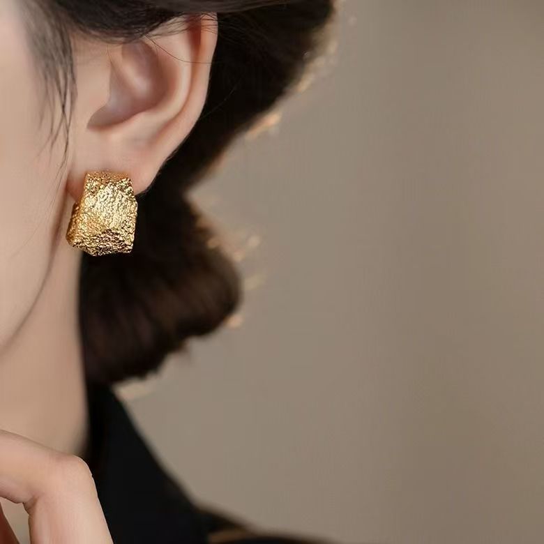 Bold Unique C-shaped Earrings, New Chinese Retro Style, Elegant Lady Hot Sell Studs Vera Lux