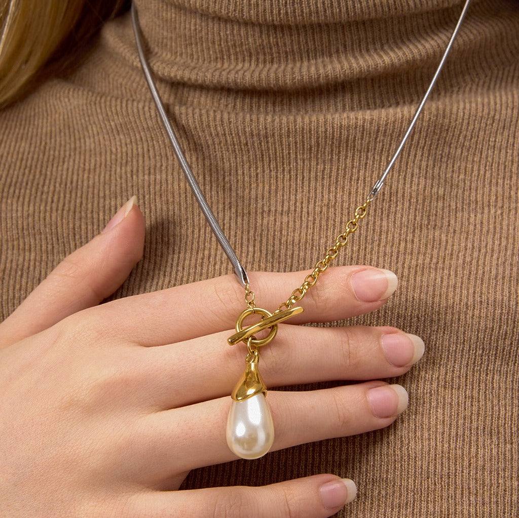 Pearl sweater chain, a luxurious and high-end titanium steel necklace. Vera Lux