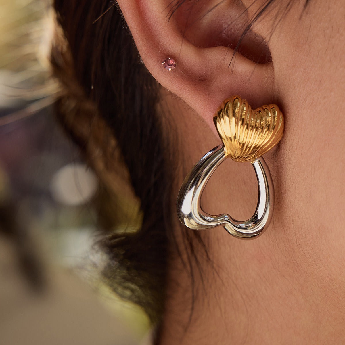 18K gold heart-shaped earrings with gold and silver color matching design, trendy and personalized Vera Lux
