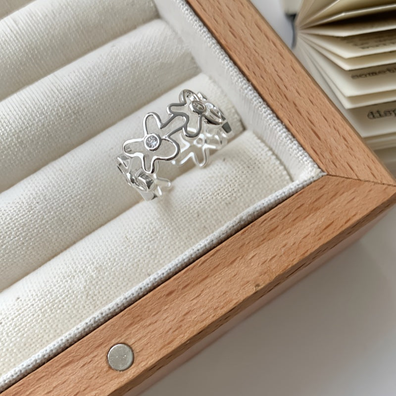 Luxury Hollow Out Irregular Flower Ring For Women, Sweet Cool Ins Style, Niche Minimalist Elegant Band Vera Lux