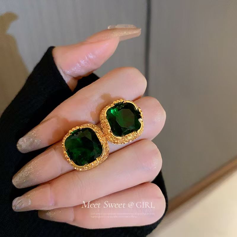 Silver Post Emerald Stud Earrings, Light Luxury Niche Unique Design, 2026 Hot Elegant Ear Jewelry Vera Lux