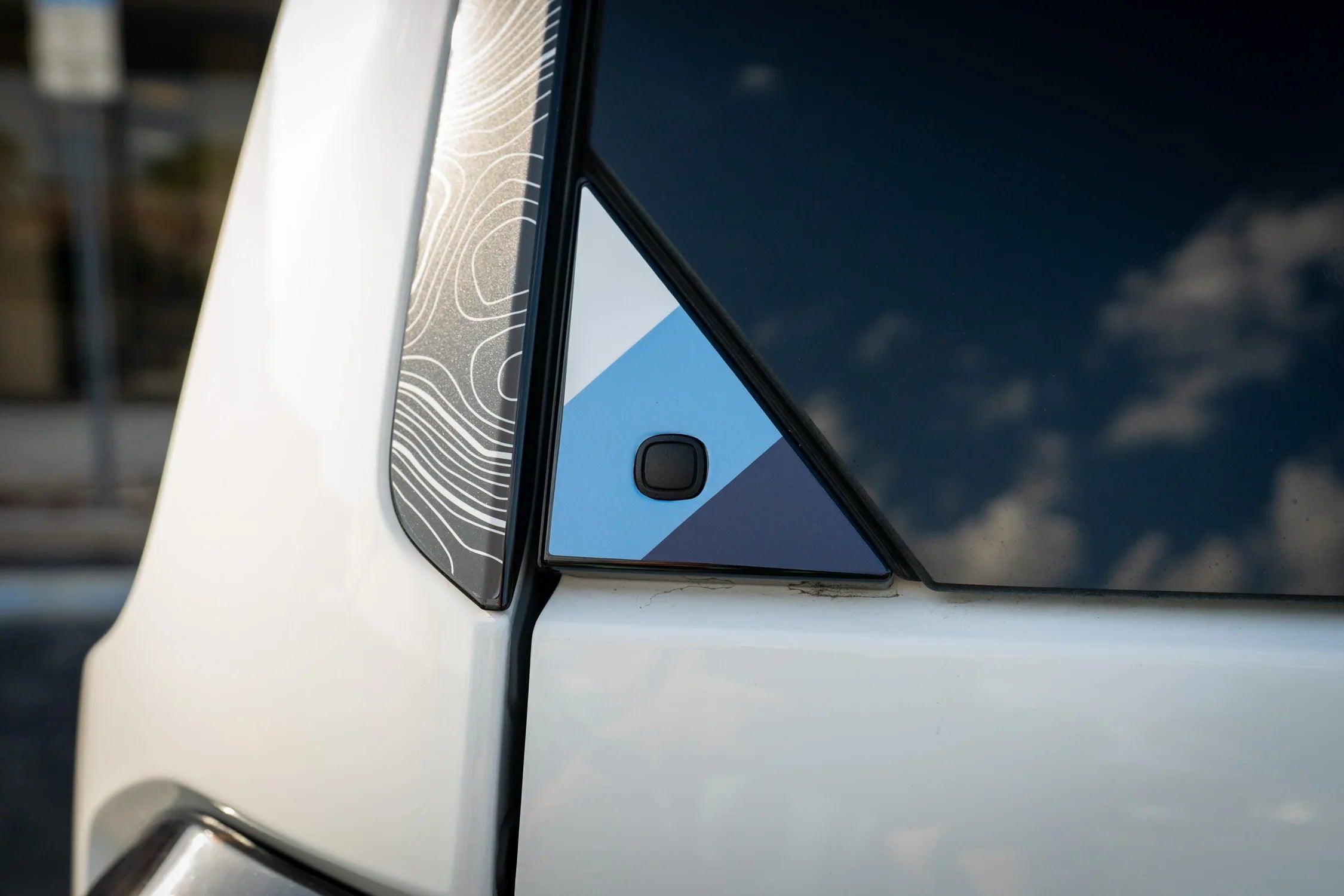 Heritage Rear Glass Button Trim Overlay - 2024+ Land Cruiser / GX 550 StickerFab
