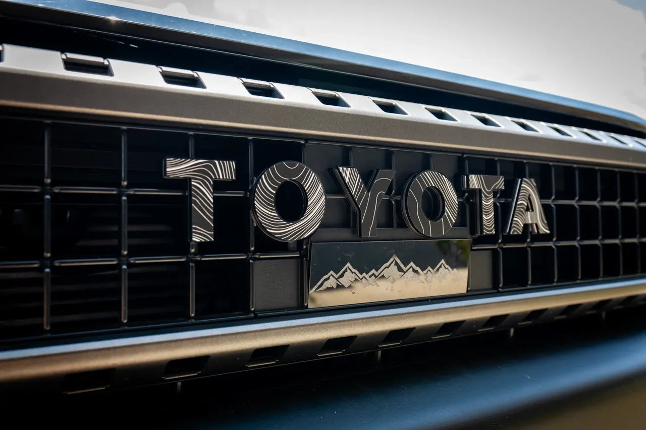 "TOYOTA" Topo Front Grille Emblem Kit - 2024+ Land Cruiser  / 07-14 FJ Cruiser StickerFab