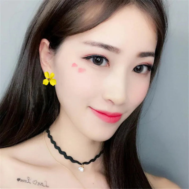 Korean Cute Small flower Stud Earrings For women fresh and sweet Statement Earring Girl 2019 Fashion Jewelry Vera Lux
