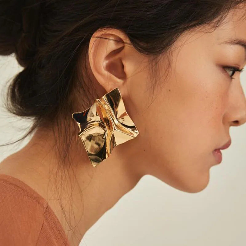 Gold Color Metal Drop Earrings Irregular Hollow Heart Pendants Earrings Twisted Geometric Personality Earrings for Women Vera Lux