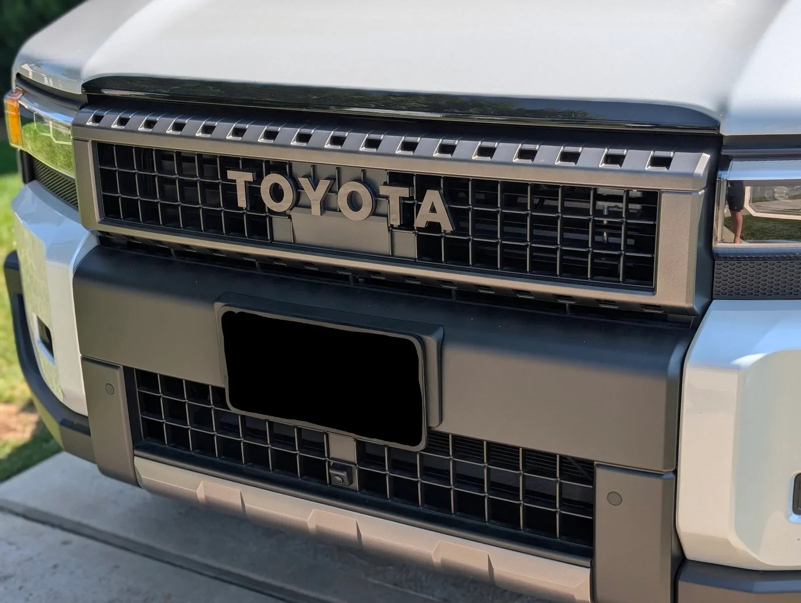 TOYOTA Front Grille Emblem Kit - 2024+ Land Cruiser / 07-14 FJ Cruiser StickerFab