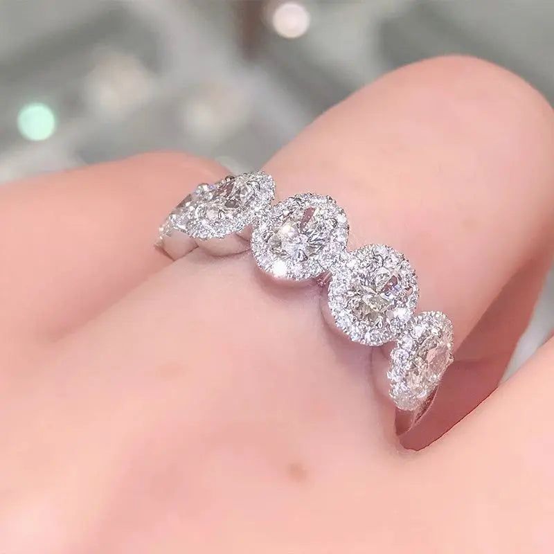 925 Sterling Silve Chic Female Rings Luxury Paved Oval Cubic Zirconia Sweet Women Finger Accessories for Party Fashion Jewelry Vera Lux