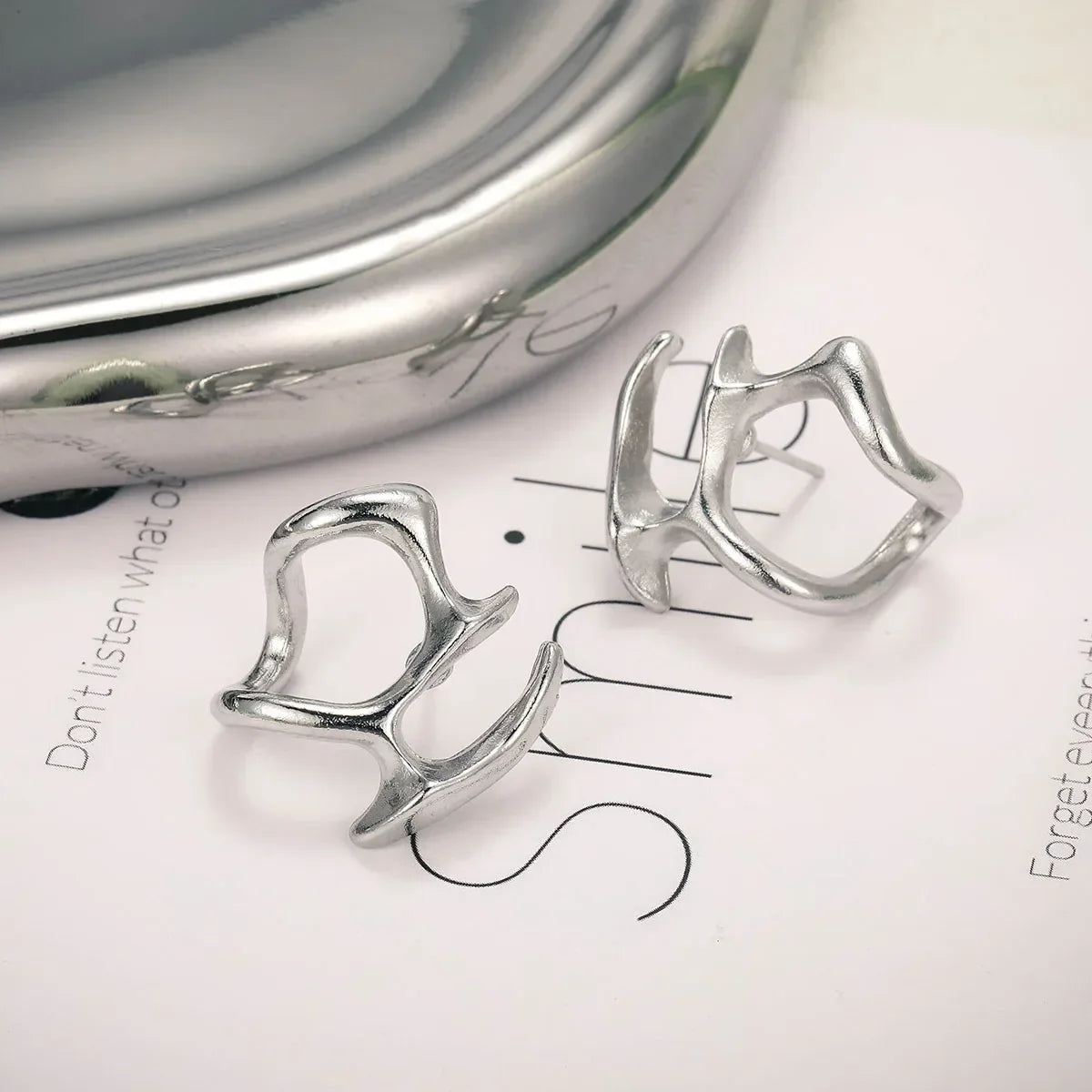 Fashion Punk Irregular Liquid Earrings Hip-Hop Personality Metal Hollow Earrings Clip Girls Party Jewelry Gifts Y2K Accessories Vera Lux