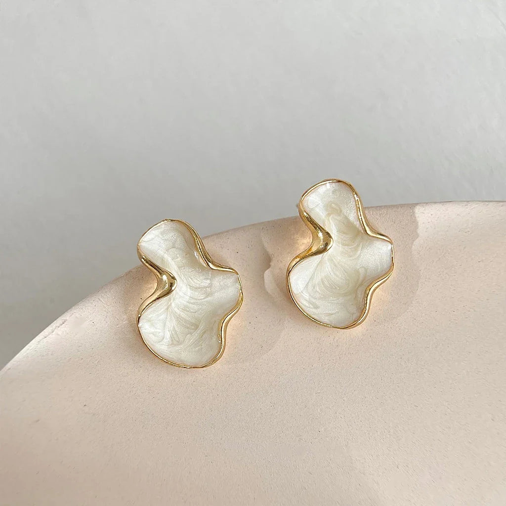 Artistic Abstract White Black Pink Color Cloud Irregular Stud Earring for Women Temperament Ear Jewelry Simple Party Gift Vera Lux