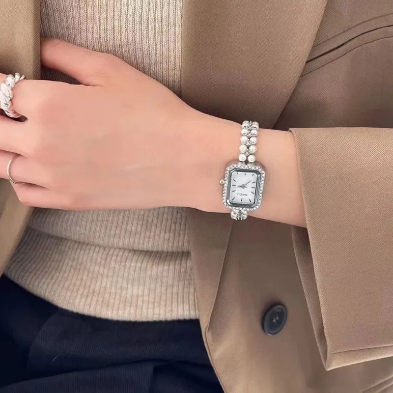 Luxury Women Bracelet Watch Fashion Small Square Dial Ladies Vintage Shell Pearls Chain Quartz Wristwatch Female Clock Wholesale Vera Lux