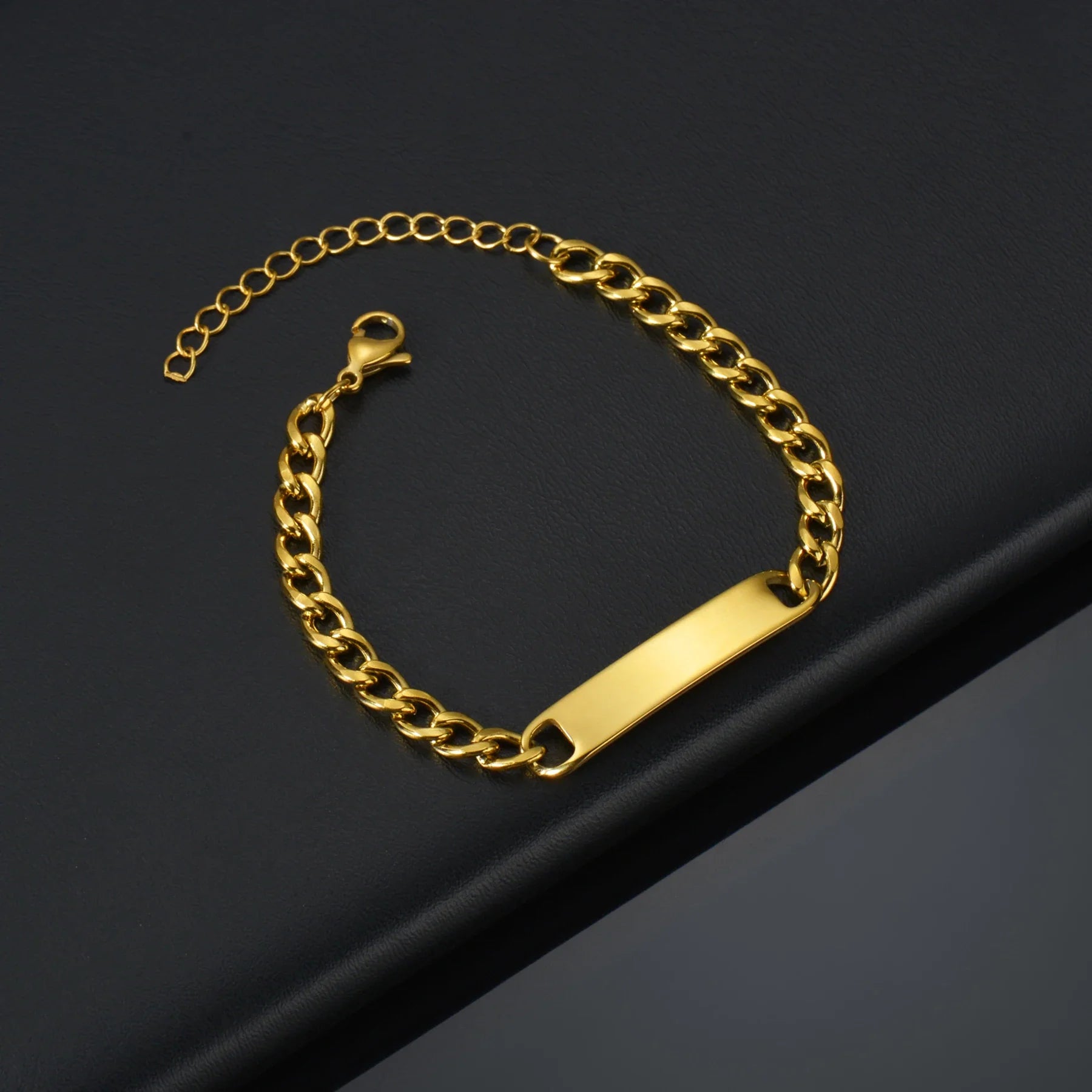 Akizoom Punk Engrave Name Custom Bracelets Gold Color Stainless Steel Thick Hand Chain Customized Couple Men Women Jewelry Gift Vera Lux