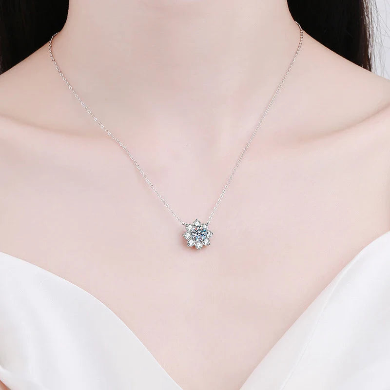 NeeTim 1CT Moissanite Diamond Necklace For Woman Pendant 925 Silver Plated with White Gold Chains Party Bridal Fine Jewelry Gift Vera Lux