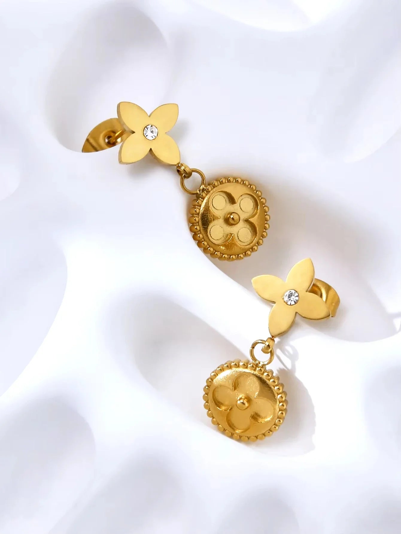 Elegant Temperament Premium Sense Of One Hundred Stainless Steel Four-Leaf Clover Round Pendant Flower Earrings Female Vera Lux