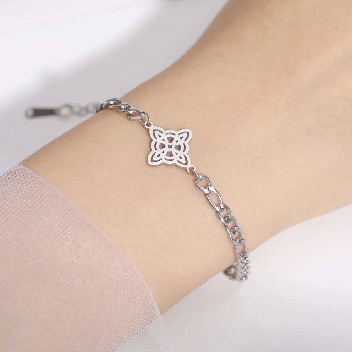Hollow Chinese Knot Charms Bracelets Witch Knot Chain Bracelet Women Men Vintage Love Jewelry Gifts Vera Lux