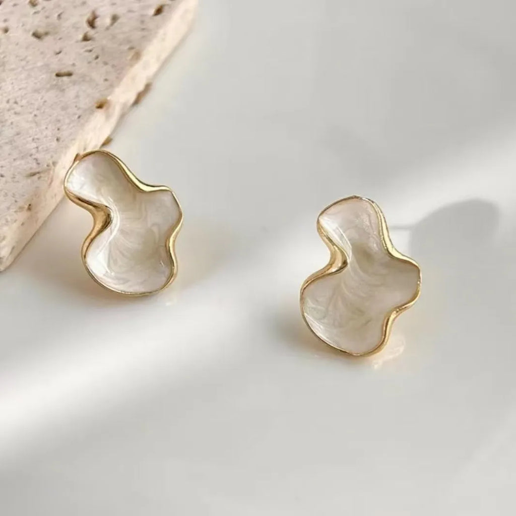 Artistic Abstract White Black Pink Color Cloud Irregular Stud Earring for Women Temperament Ear Jewelry Simple Party Gift Vera Lux