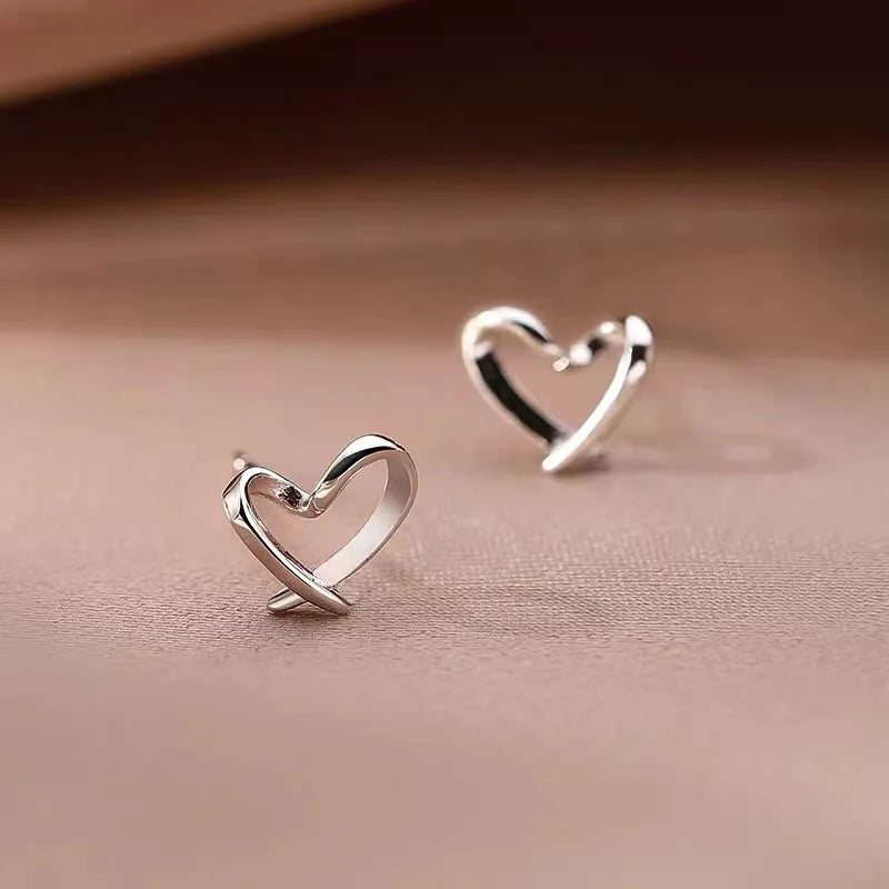 S925Silver Hollow out heart-shaped earrings for women, simple, light, luxurious, high-end, heart-shaped ins, high-end Vera Lux