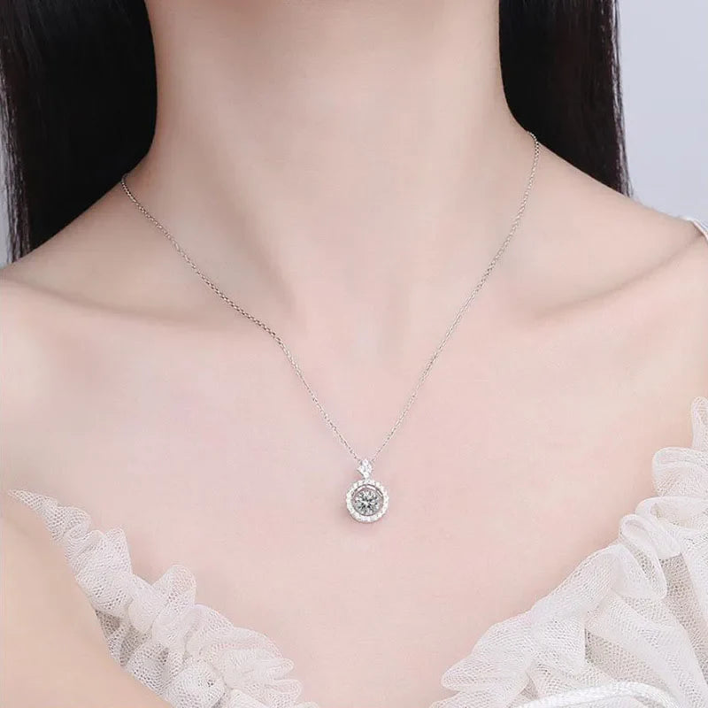 NeeTim 1CT Moissanite Pendant For Women Diamond Necklace S925 Sterling Silver White Gold Plated Jewelry Valentine's Day Gift Vera Lux