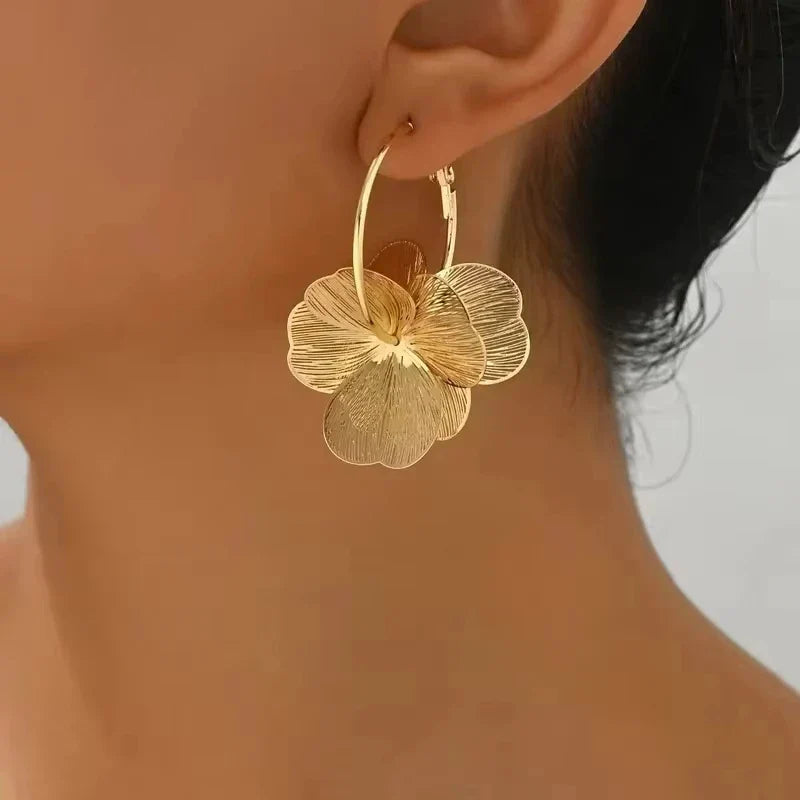 Exquisite Butterfly Flower Pendant Earrings Golden Vintage Earring Fashion Wedding Party Jewelry Accessories Vera Lux