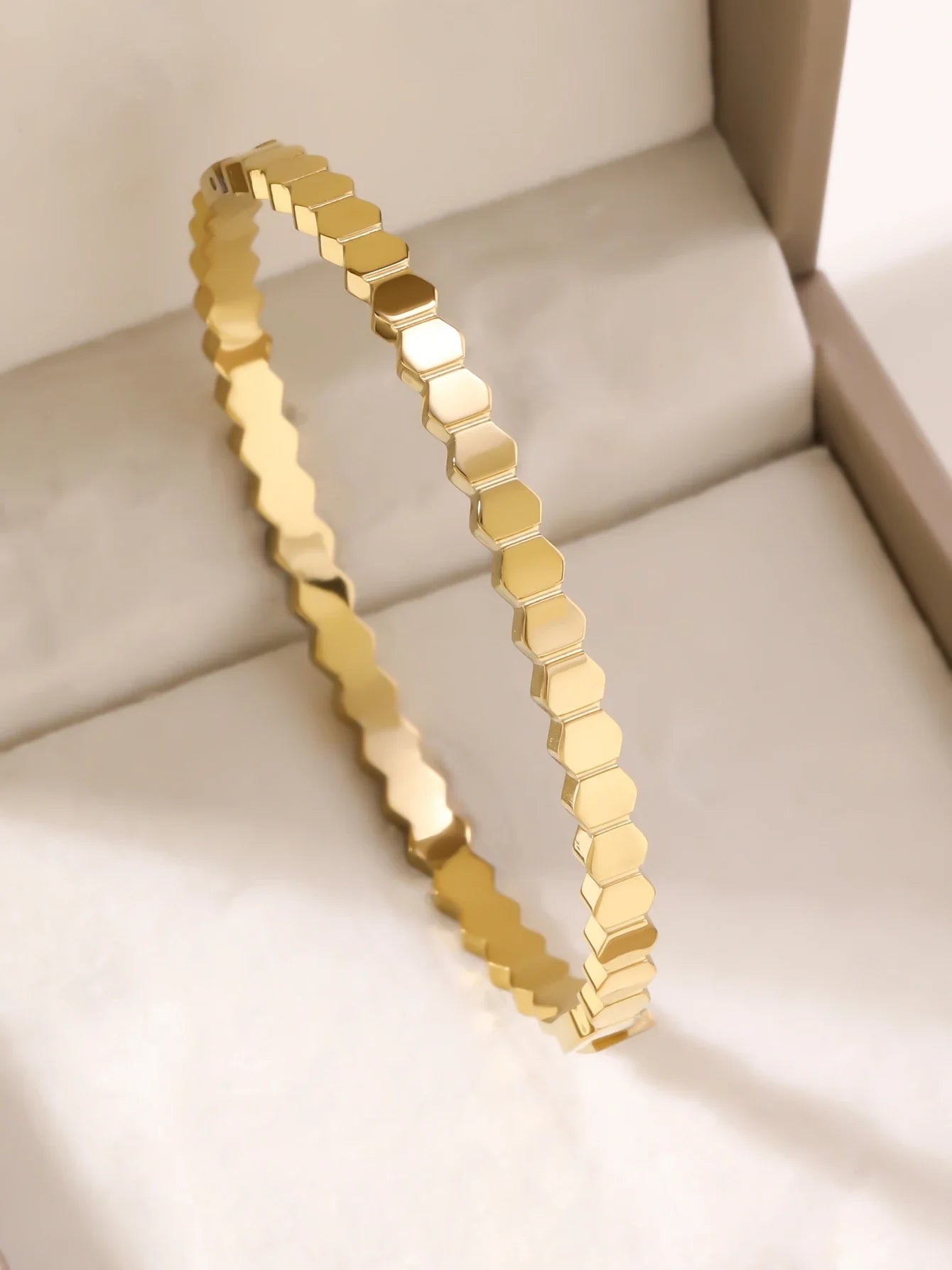 1pieces/set women's wedding jewelry party holiday Valentine's Day gift stainless steel bracelet plated with 18K gold bracelet Vera Lux