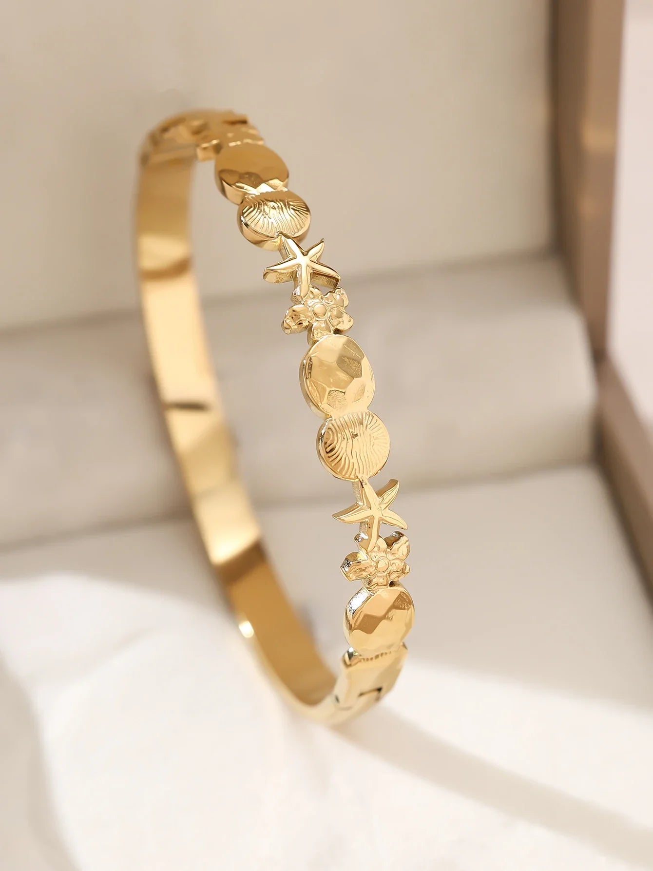 1pieces/set women's wedding jewelry party holiday Valentine's Day gift stainless steel bracelet plated with 18K gold bracelet Vera Lux