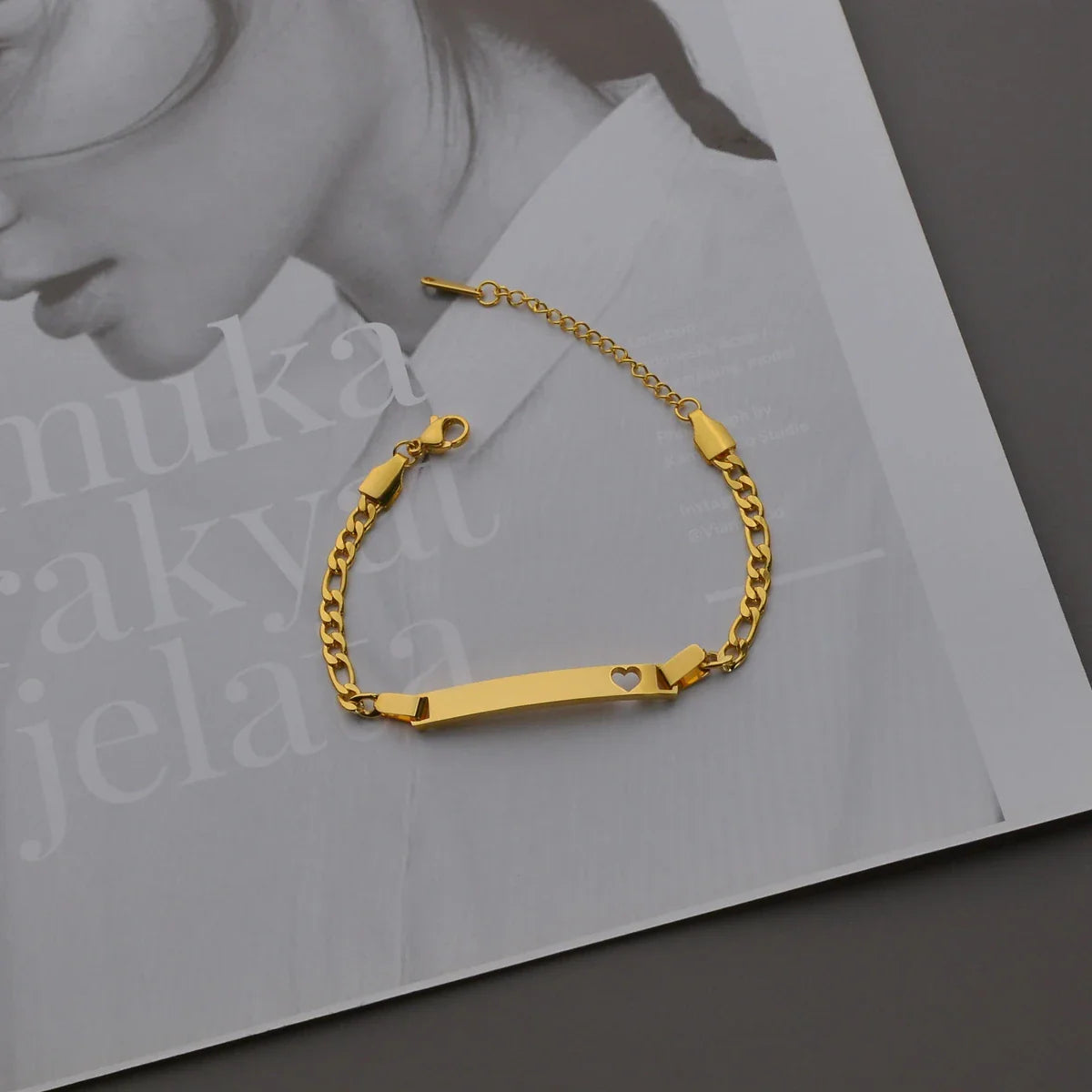 Akizoom Punk Engrave Name Custom Bracelets Gold Color Stainless Steel Thick Hand Chain Customized Couple Men Women Jewelry Gift Vera Lux