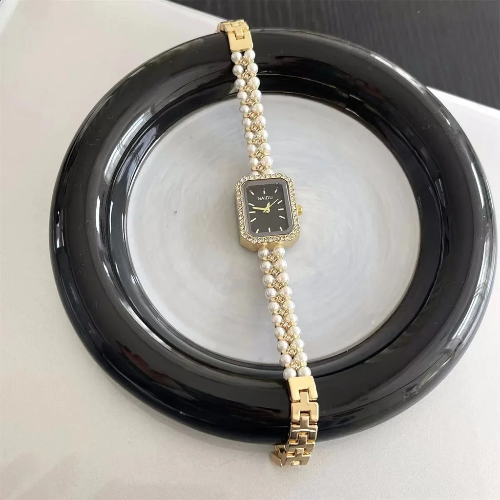 Luxury Women Bracelet Watch Fashion Small Square Dial Ladies Vintage Shell Pearls Chain Quartz Wristwatch Female Clock Wholesale Vera Lux