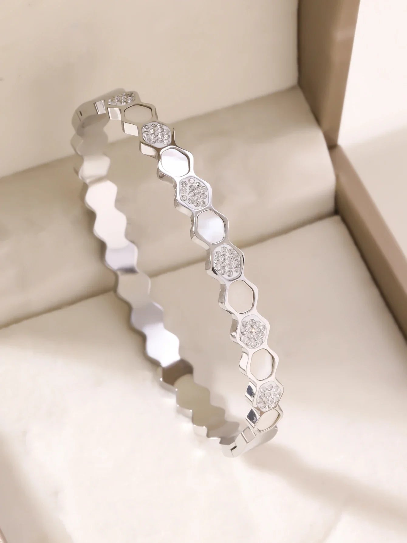 1pieces/set women's wedding jewelry party holiday Valentine's Day gift stainless steel bracelet plated with 18K gold bracelet Vera Lux