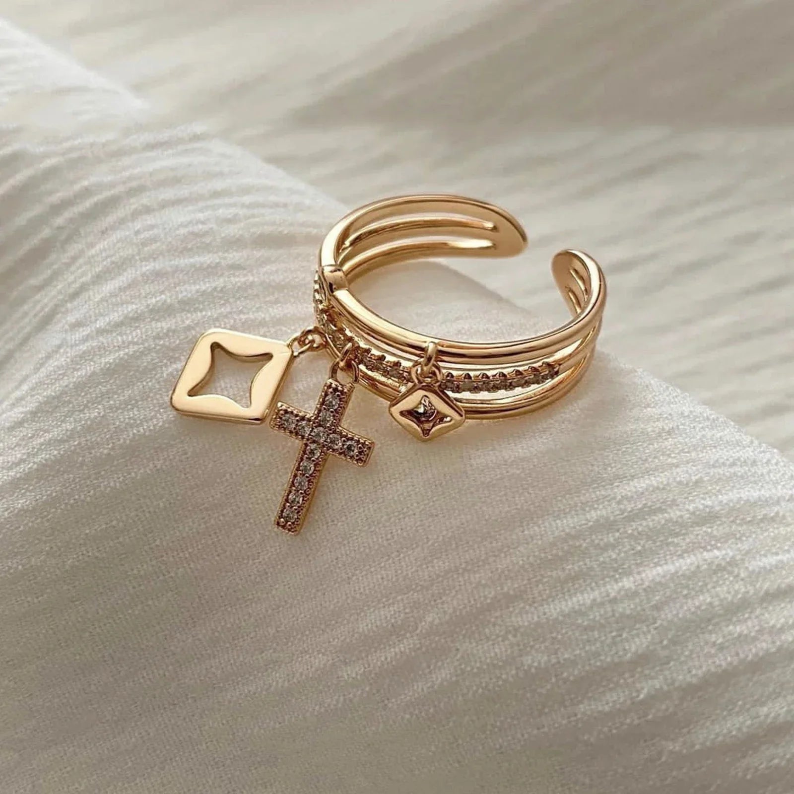 Nwe 18 K Gold Plated Sun Rings for Women Natural Stone Inlaid in Hollow Metal Texture Ring Trendy Jewelry Vera Lux