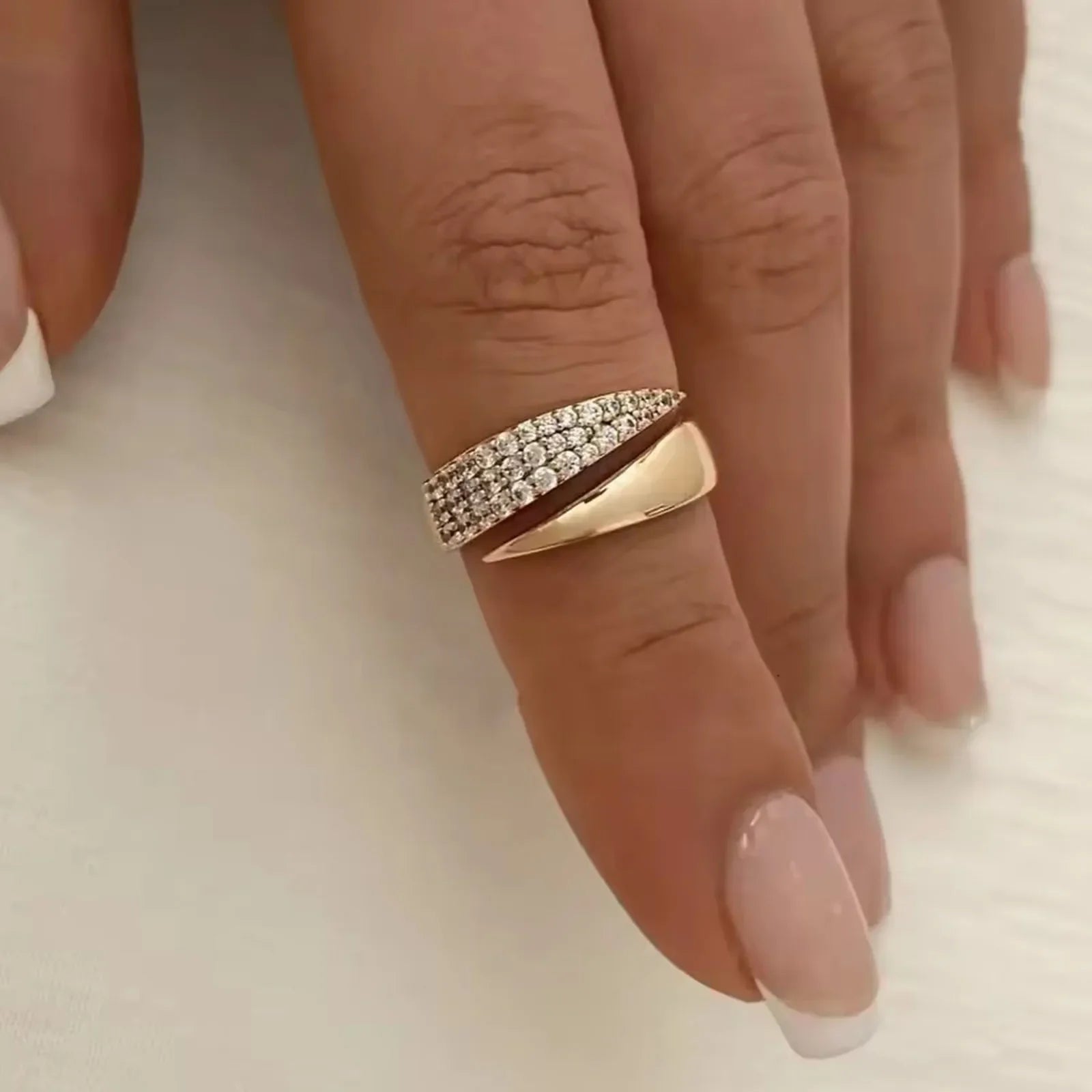 18 K Gold Plated Sun Rings for Women Natural Stone Inlaid in Hollow Metal Texture Ring Trendy Jewelry Vera Lux