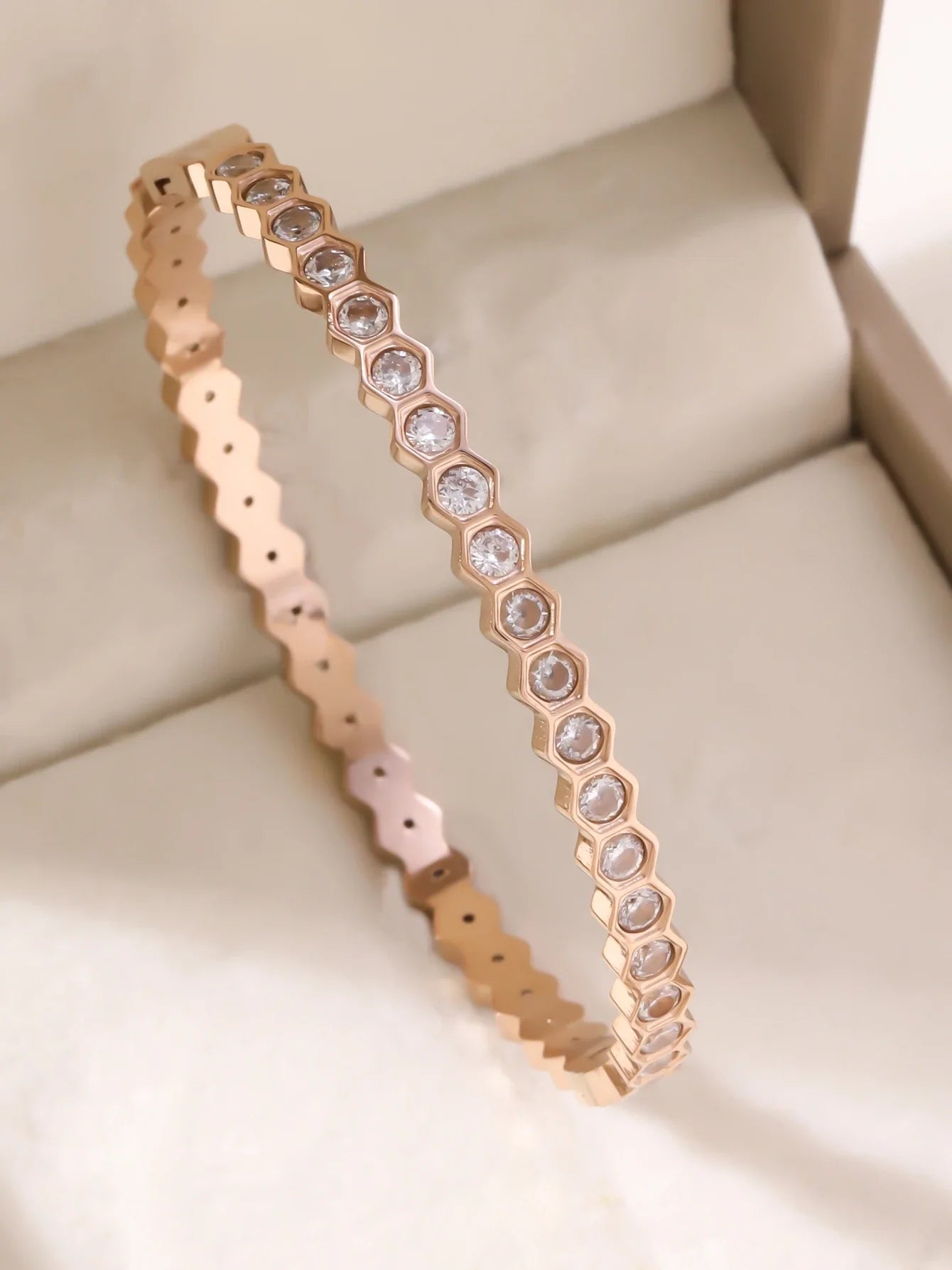 1pieces/set women's wedding jewelry party holiday Valentine's Day gift stainless steel bracelet plated with 18K gold bracelet Vera Lux