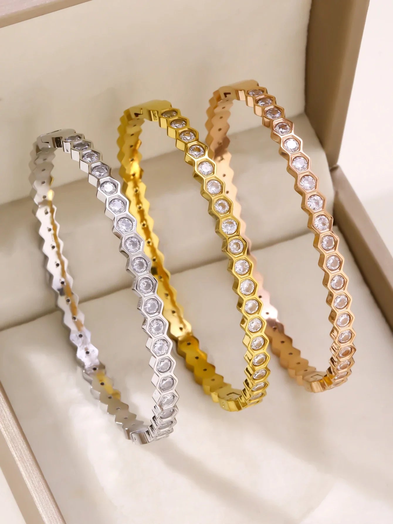 1pieces/set women's wedding jewelry party holiday Valentine's Day gift stainless steel bracelet plated with 18K gold bracelet Vera Lux