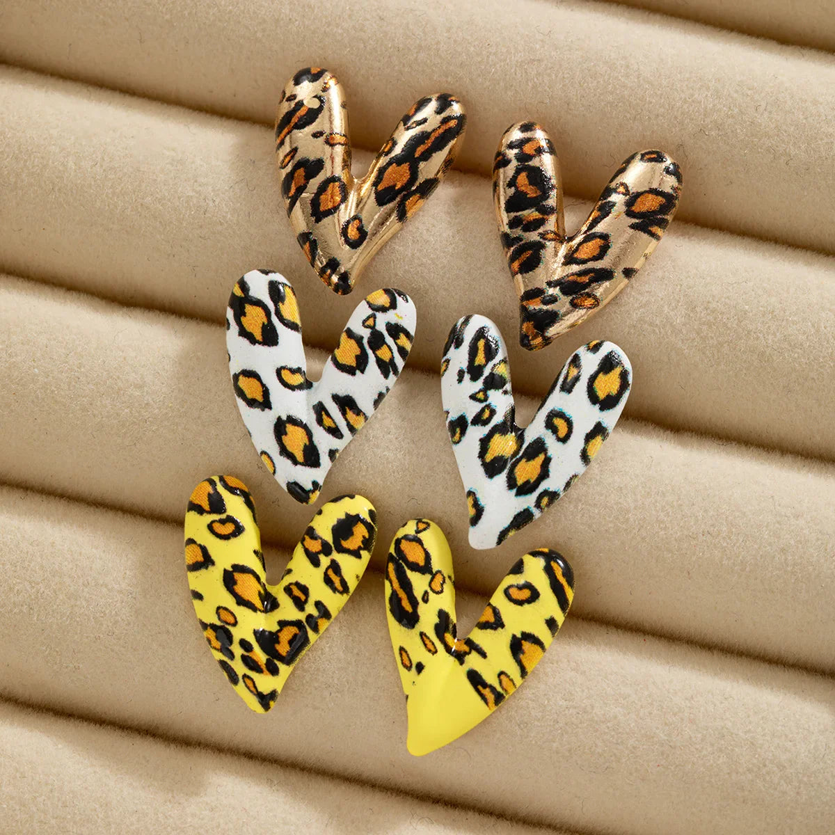 3 pairs of personalized and versatile leopard print heart-shaped women's earrings set, red spray painted earrings Vera Lux