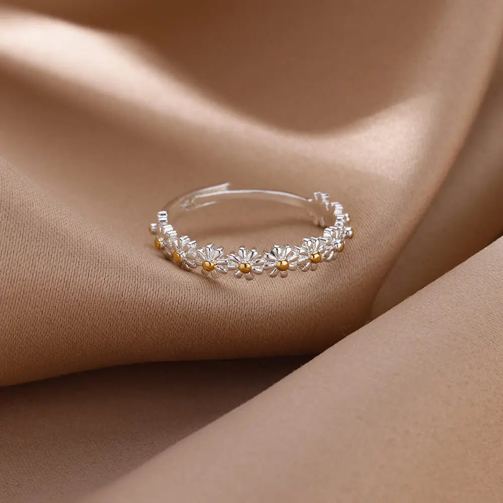 Vintage Daisy Rings For Women Cute Flower Ring Adjustable Open Cuff Wedding Engagement Rings Female Jewelry Bague Vera Lux