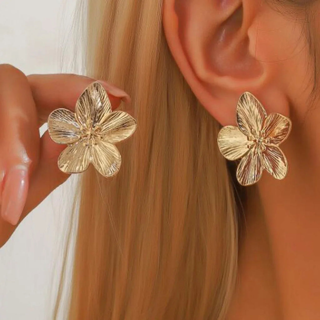 Uworld Hypoallergenic Stylish Vintage Flower Stud Earrings Premium 18k Gold Plated Stainless Steel For Women Party сережки женск Vera Lux