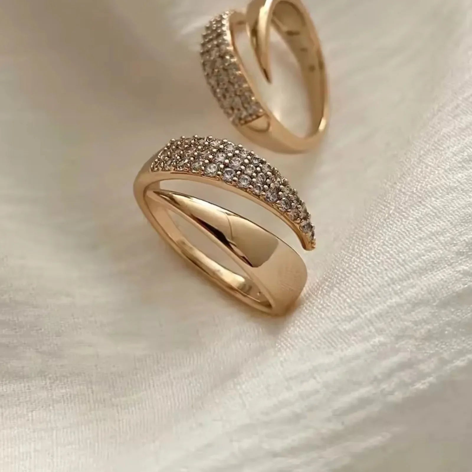 18 K Gold Plated Sun Rings for Women Natural Stone Inlaid in Hollow Metal Texture Ring Trendy Jewelry Vera Lux