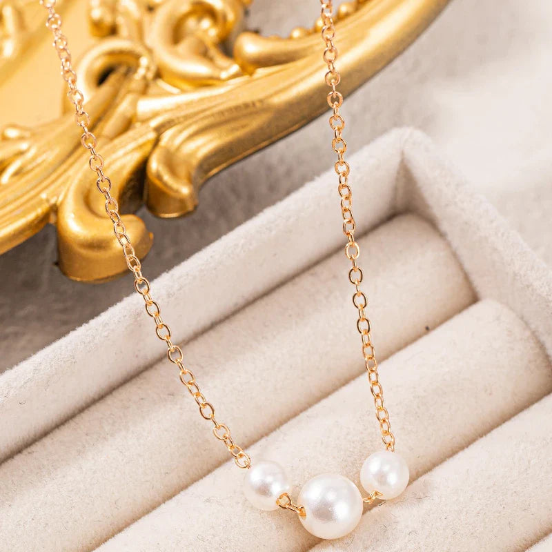 1Pcs Women's Gold Imitation Pearl Necklace Simple Luxurious Exquisite Gold Collarbone Chain Niche Style Daily Accessories Vera Lux