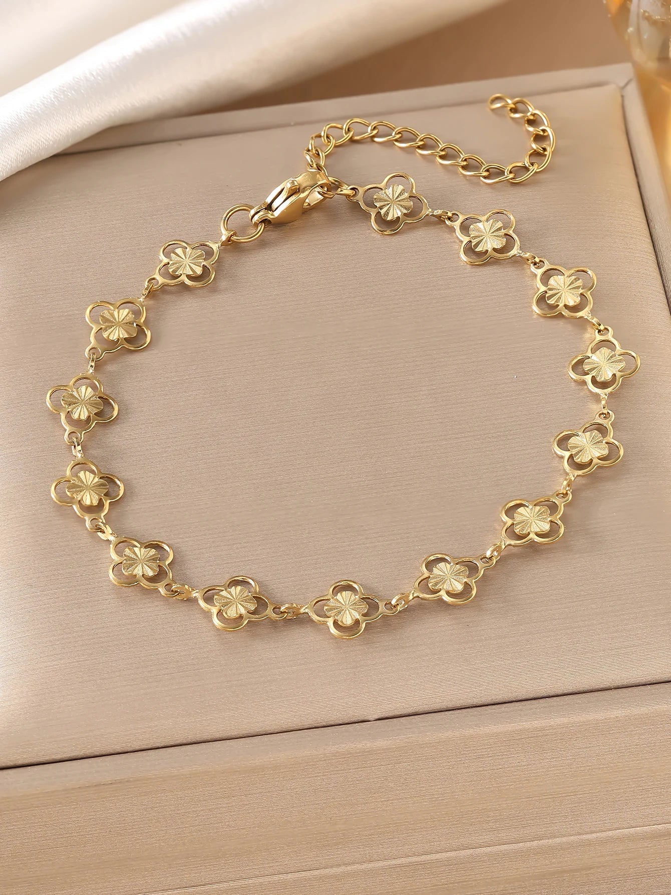 18K gold-plated stainless steel non fading gold bracelet - durable and fashionable jewelry accessory, suitable for holiday gifts Vera Lux