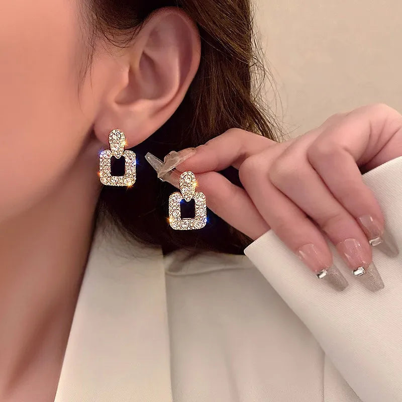 2024 Korean New Simple Temperament Circle Pearl Earrings Fashion Small Versatile Earrings Women's Jewelry Vera Lux