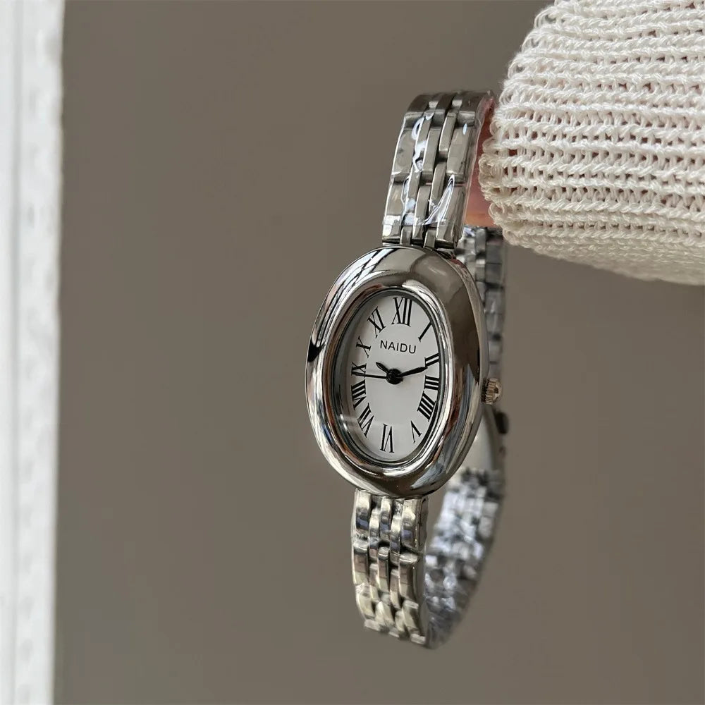 Hot Sale Fashion Watch for Women Mid Ancient Style Oval Dial Small Gold Watch Adjustable Steel Strap Quartz Wristwatch Wholesale Vera Lux