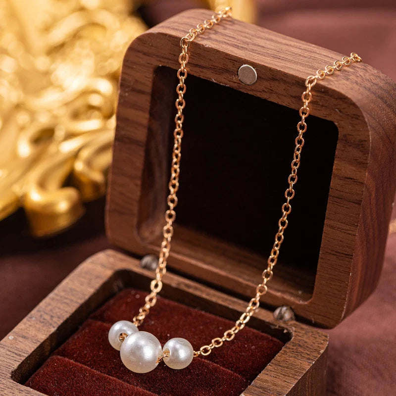 1Pcs Women's Gold Imitation Pearl Necklace Simple Luxurious Exquisite Gold Collarbone Chain Niche Style Daily Accessories Vera Lux