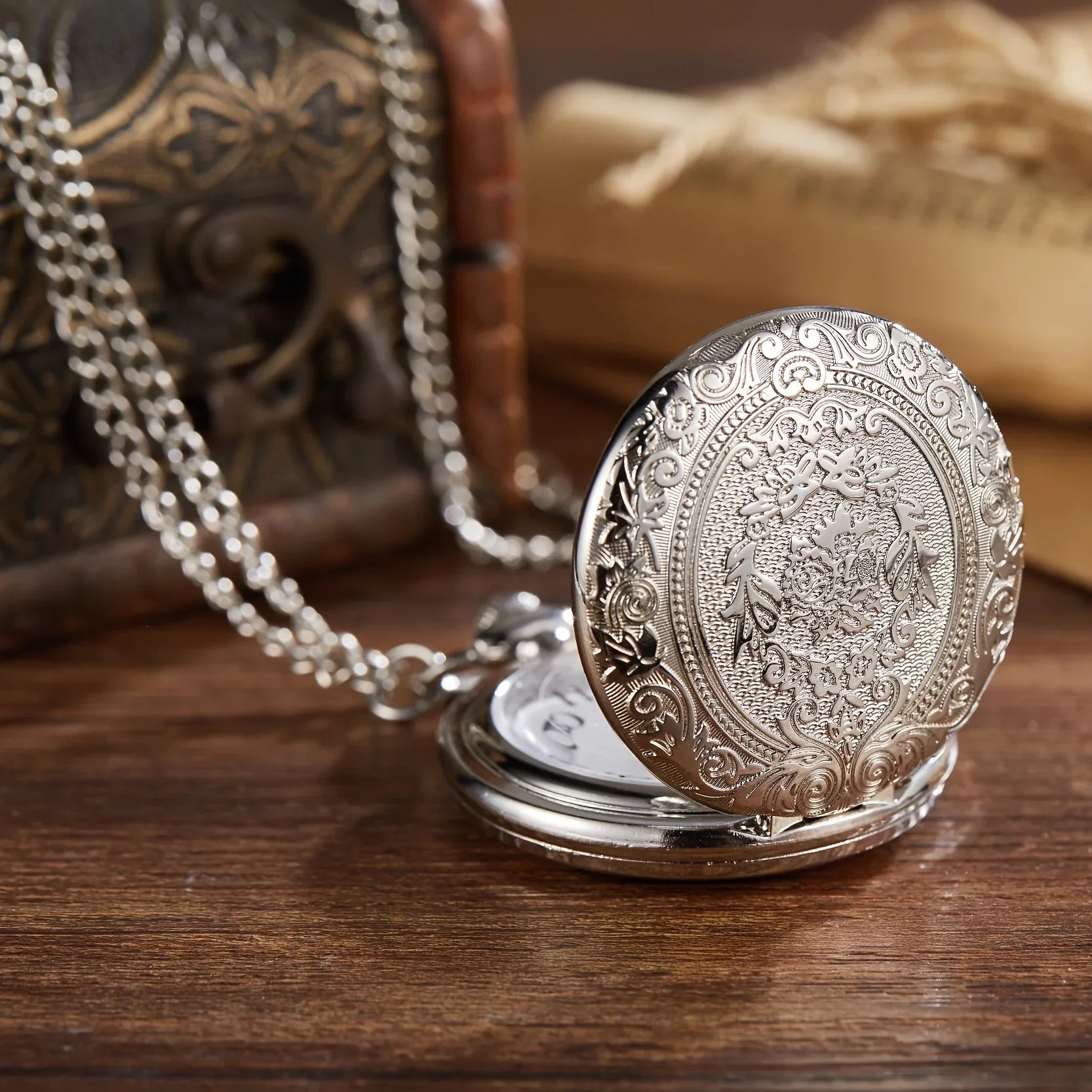 Retro nostalgic classical carved flip cover women men pocket watches necklaces hanging watches quartz suitable for giving gifts Vera Lux
