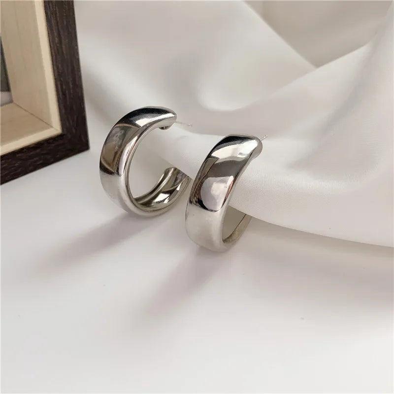 2024 Korean New Simple Temperament Circle Pearl Earrings Fashion Small Versatile Earrings Women's Jewelry Vera Lux