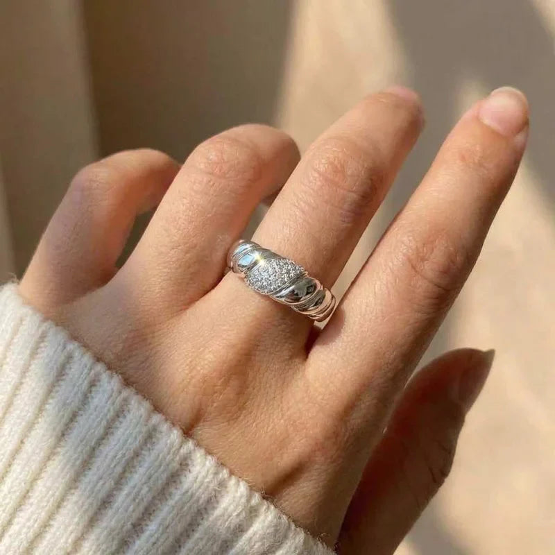 925 Sterling Silver Fashion Women's Rings Luxury Paved Crystal Cubic Zirconia Hip Hop Girls Finger-rings Versatile Fine Jewelry Vera Lux