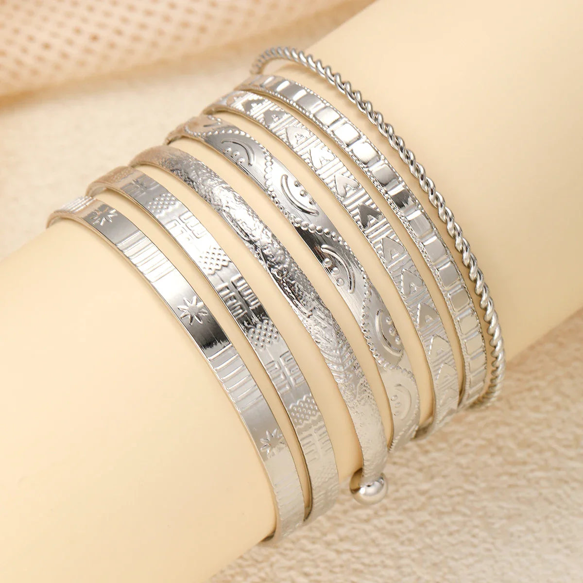7Pcs/Set Vintage Elegant Rhombus Heart Twist Design Bangle Bracelet Gold Color Smooth Bracelets Set For Women Charm Jewelry Gift Vera Lux